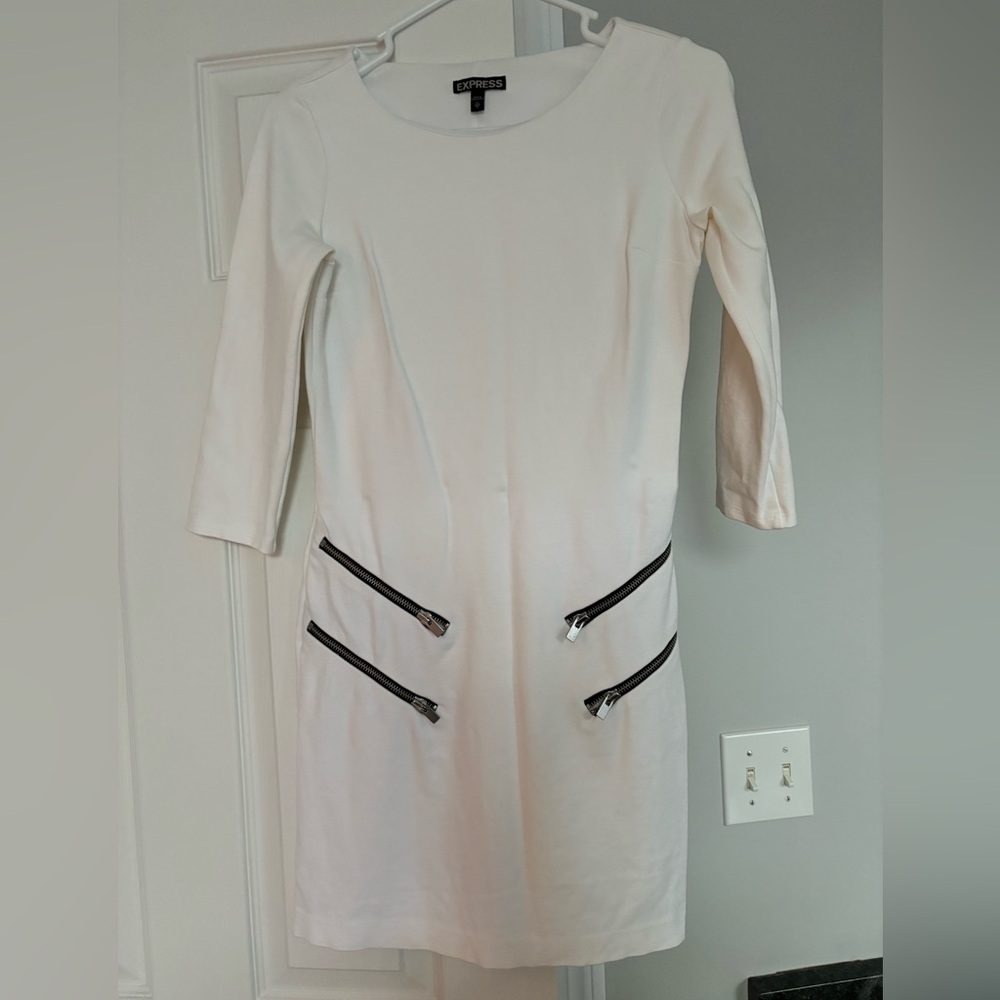 White, knee-length fitted dress from Express. Size XS. Worn once great condition